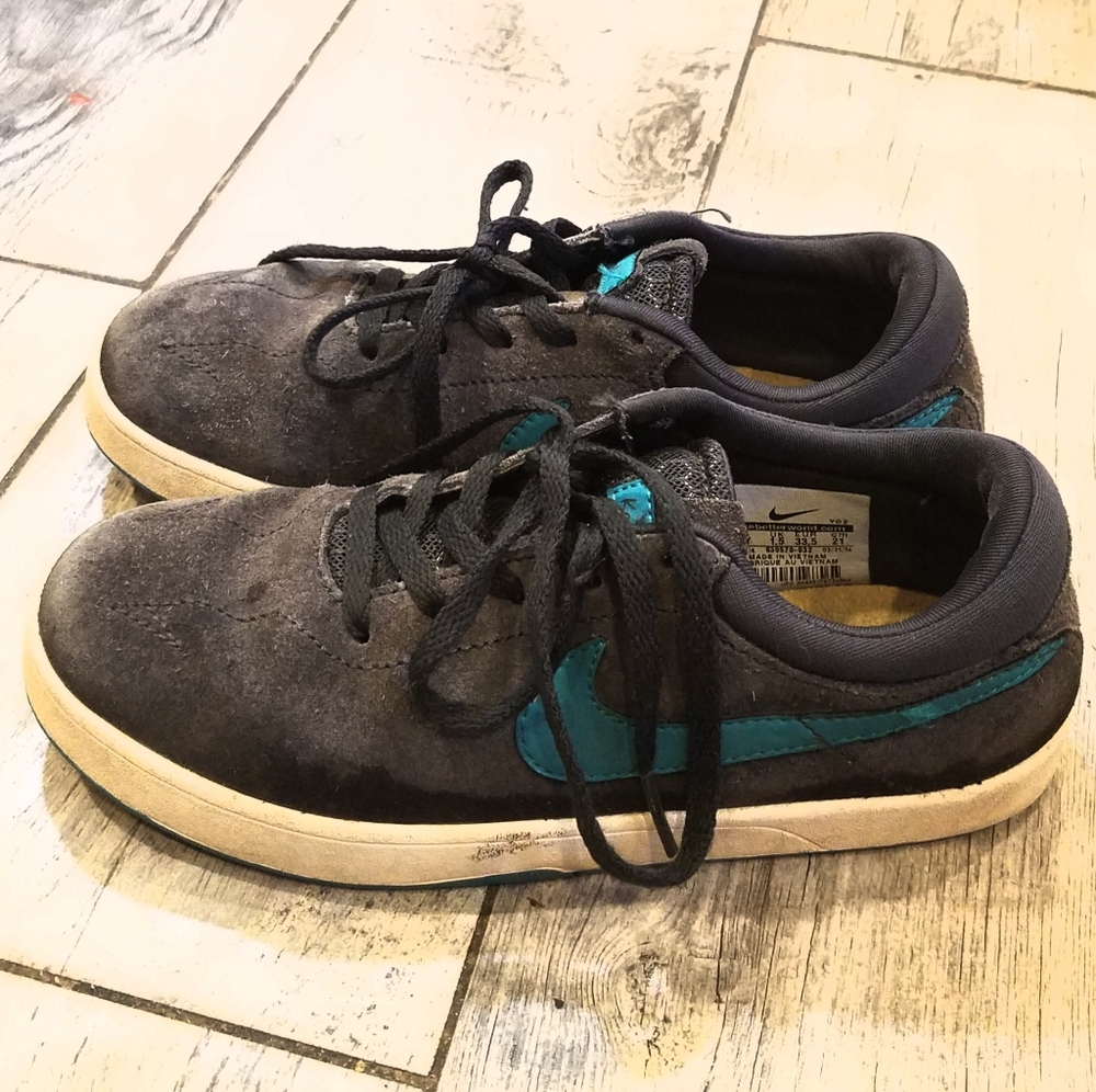 Boys Nike Karston 1 shoes in sz 2